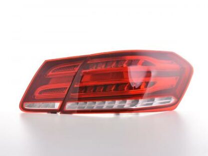 LED-takavalot Mercedes-Benz E-class W212 saloon vm. 09-12 punainen/kirkas dynaamisella vilkulla Takavalot