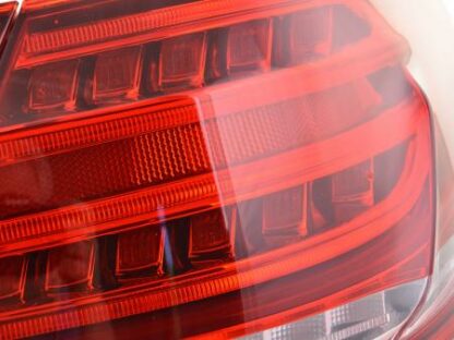 LED-takavalot Mercedes-Benz E-class W212 saloon vm. 09-12 punainen/kirkas dynaamisella vilkulla Takavalot 4